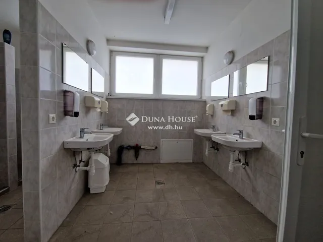 Eladó kereskedelmi és ipari ingatlan Martfű 1698 nm