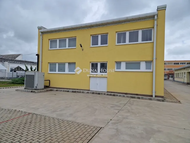 Eladó kereskedelmi és ipari ingatlan Martfű 1698 nm