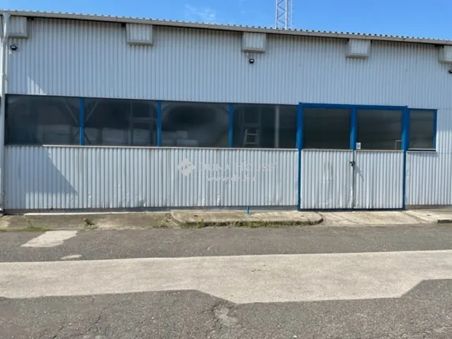 Kiadó kereskedelmi és ipari ingatlan Kecskemét, Hunyadiváros 235 nm