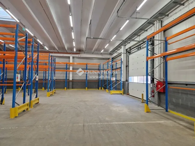 Kiadó kereskedelmi és ipari ingatlan Kecskemét 2300 nm