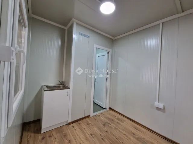 Kiadó kereskedelmi és ipari ingatlan Kecskemét 2300 nm
