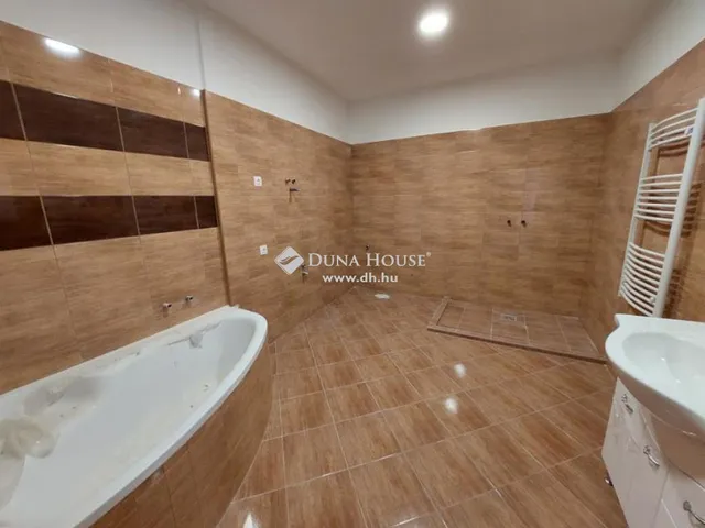 Eladó ház Kecskemét 200 nm