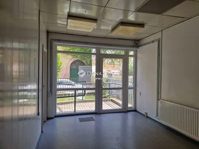 Kiadó kereskedelmi és ipari ingatlan Kecskemét, Belváros 430 nm
