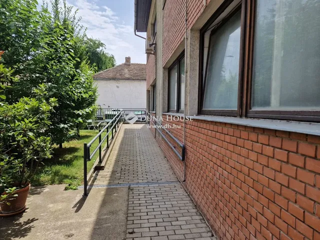 Kiadó kereskedelmi és ipari ingatlan Kecskemét, Belváros 430 nm