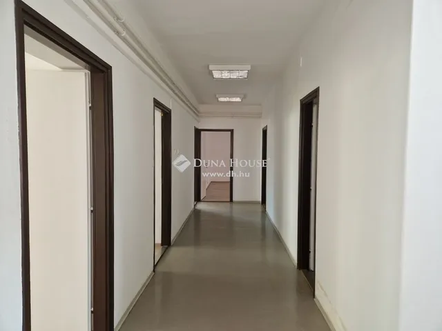 Kiadó kereskedelmi és ipari ingatlan Kecskemét, Belváros 430 nm