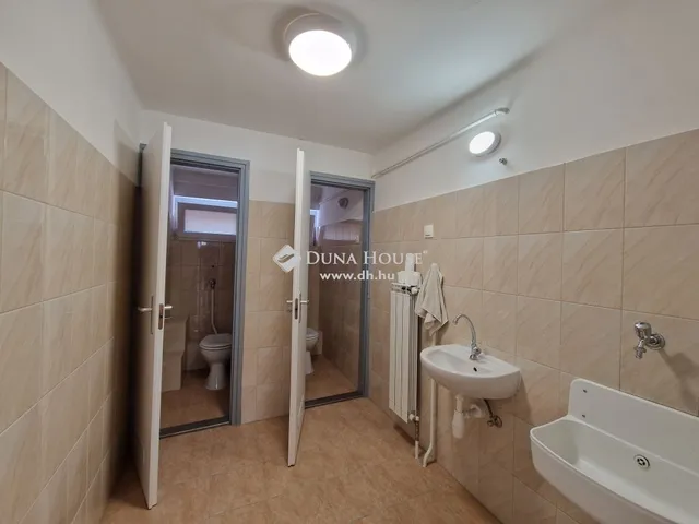 Kiadó kereskedelmi és ipari ingatlan Kecskemét, Belváros 430 nm