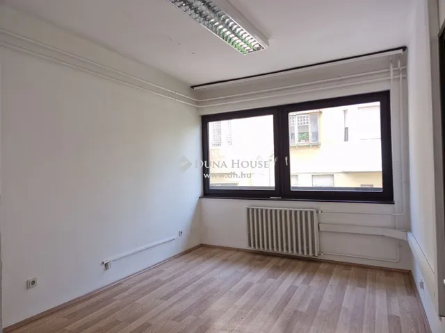 Kiadó kereskedelmi és ipari ingatlan Kecskemét, Belváros 430 nm