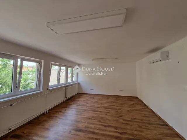 Kiadó kereskedelmi és ipari ingatlan Kecskemét, Belváros 430 nm