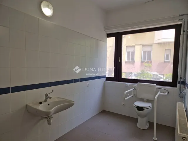 Kiadó kereskedelmi és ipari ingatlan Kecskemét, Belváros 430 nm