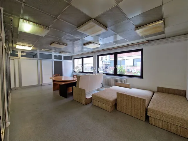 Kiadó kereskedelmi és ipari ingatlan Kecskemét, Belváros 430 nm