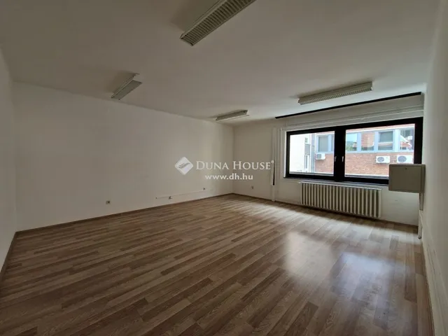 Kiadó kereskedelmi és ipari ingatlan Kecskemét, Belváros 430 nm