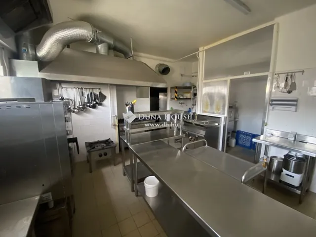 Eladó kereskedelmi és ipari ingatlan Kecskemét 279 nm