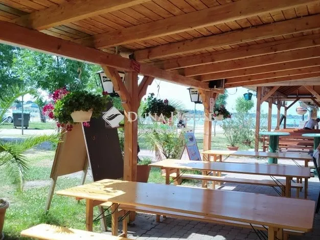 Eladó kereskedelmi és ipari ingatlan Velence 44 nm