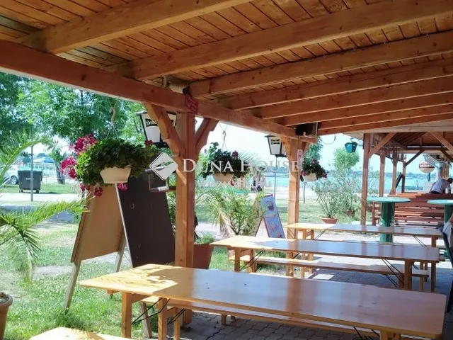 Eladó kereskedelmi és ipari ingatlan Velence 44 nm