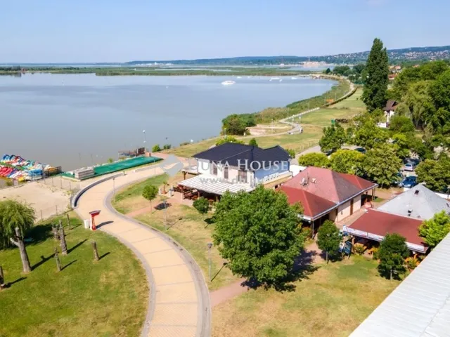 Eladó kereskedelmi és ipari ingatlan Velence 44 nm