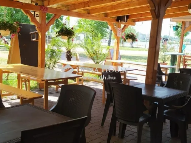 Eladó kereskedelmi és ipari ingatlan Velence 44 nm