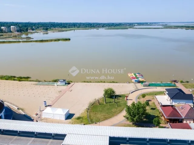 Eladó kereskedelmi és ipari ingatlan Velence 44 nm