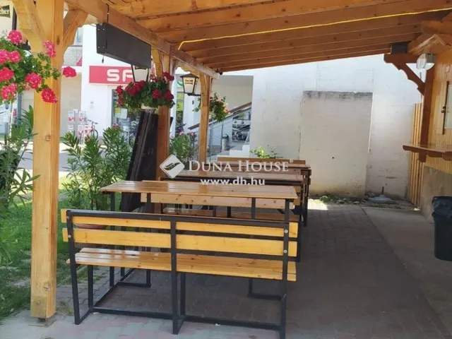 Eladó kereskedelmi és ipari ingatlan Velence 44 nm