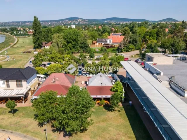 Eladó kereskedelmi és ipari ingatlan Velence 44 nm