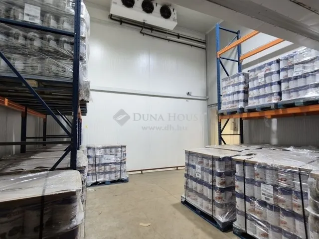 Eladó kereskedelmi és ipari ingatlan Kecskemét, Rendőrfalu 2085 nm