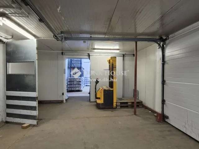 Eladó kereskedelmi és ipari ingatlan Kecskemét, Rendőrfalu 2085 nm
