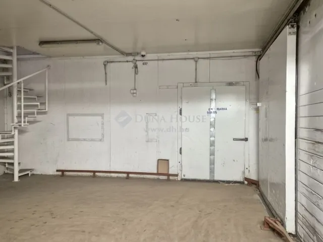 Eladó kereskedelmi és ipari ingatlan Kecskemét, Rendőrfalu 2085 nm
