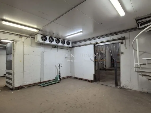 Eladó kereskedelmi és ipari ingatlan Kecskemét, Rendőrfalu 2085 nm