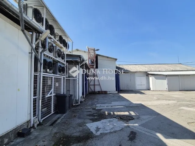 Eladó kereskedelmi és ipari ingatlan Kecskemét, Rendőrfalu 2085 nm