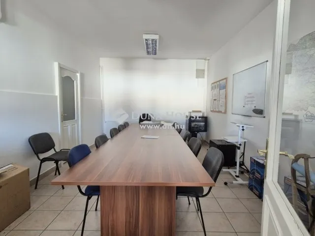 Eladó kereskedelmi és ipari ingatlan Kecskemét, Rendőrfalu 2085 nm