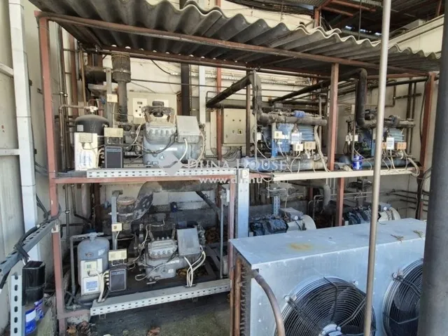 Eladó kereskedelmi és ipari ingatlan Kecskemét, Rendőrfalu 2085 nm