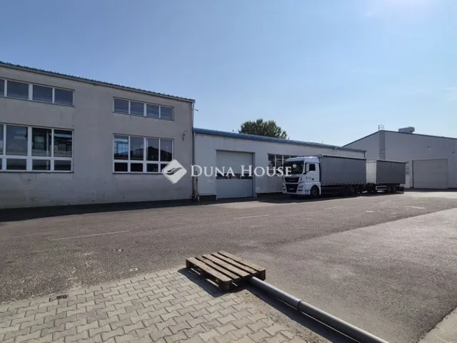 Eladó kereskedelmi és ipari ingatlan Kecskemét, Kósafalu 2945 nm