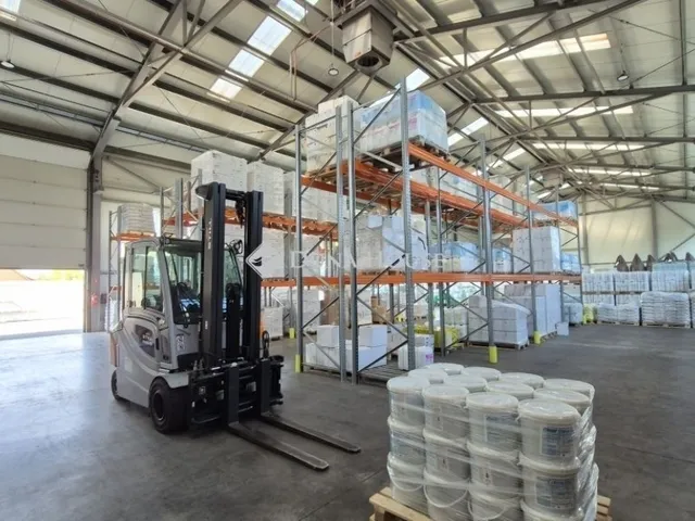 Eladó kereskedelmi és ipari ingatlan Kecskemét, Kósafalu 2945 nm