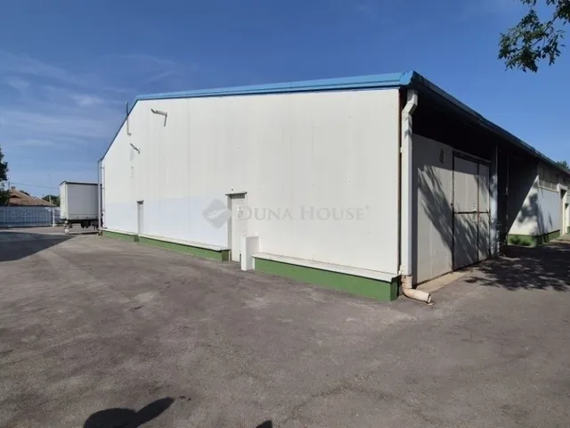 Eladó kereskedelmi és ipari ingatlan Kecskemét, Kósafalu 2945 nm