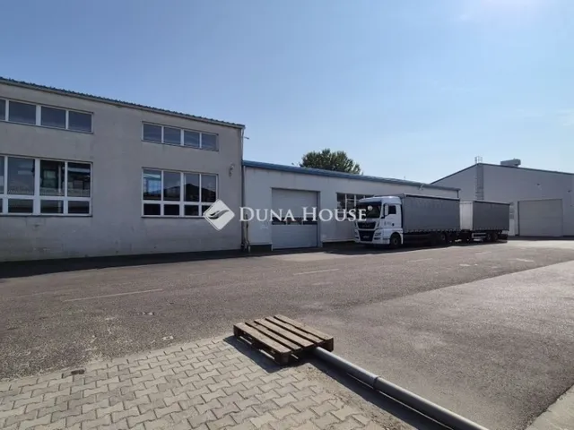 Eladó kereskedelmi és ipari ingatlan Kecskemét, Kósafalu 2945 nm
