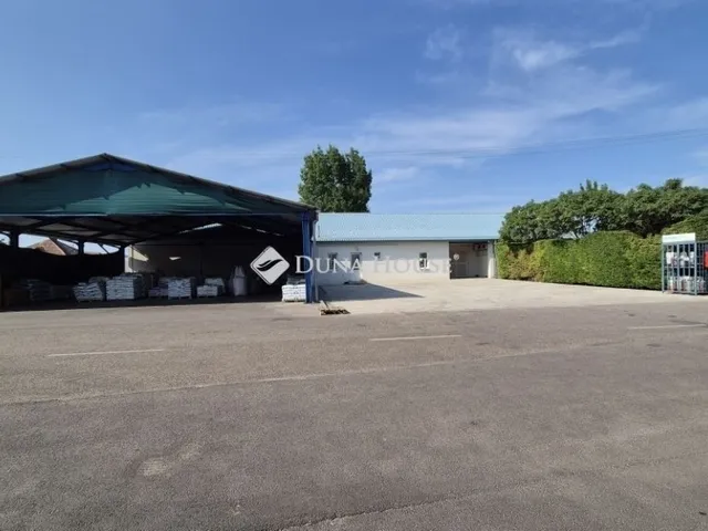 Eladó kereskedelmi és ipari ingatlan Kecskemét, Kósafalu 2945 nm