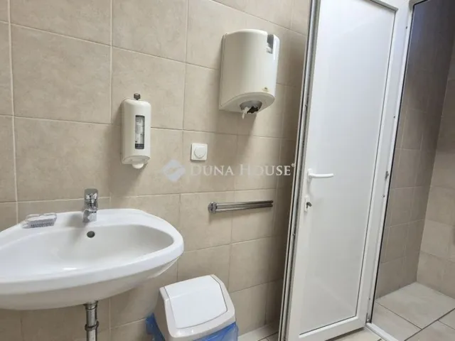 Eladó kereskedelmi és ipari ingatlan Kecskemét, Kósafalu 2945 nm