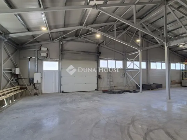 Eladó kereskedelmi és ipari ingatlan Kecskemét, Hunyadiváros 1656 nm