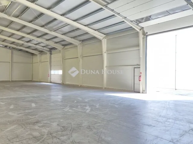 Eladó kereskedelmi és ipari ingatlan Helvécia 3708 nm