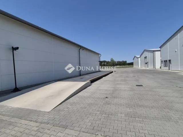 Eladó kereskedelmi és ipari ingatlan Helvécia 3708 nm