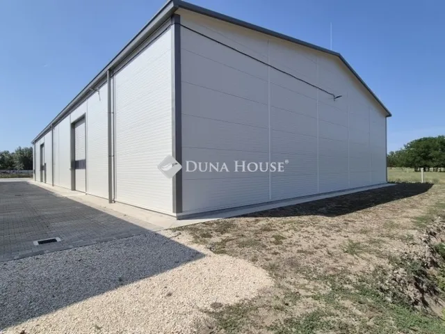 Eladó kereskedelmi és ipari ingatlan Helvécia 3708 nm