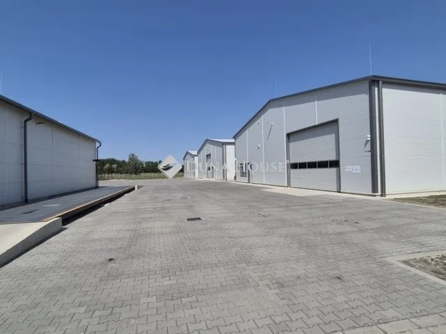 Eladó kereskedelmi és ipari ingatlan Helvécia 3708 nm