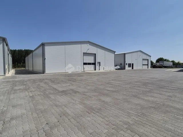 Eladó kereskedelmi és ipari ingatlan Helvécia 3708 nm