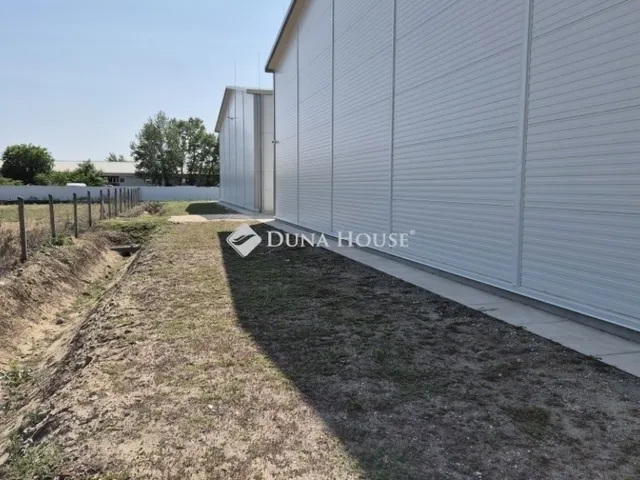 Eladó kereskedelmi és ipari ingatlan Helvécia 3708 nm