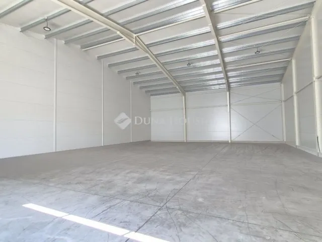 Eladó kereskedelmi és ipari ingatlan Helvécia 3708 nm