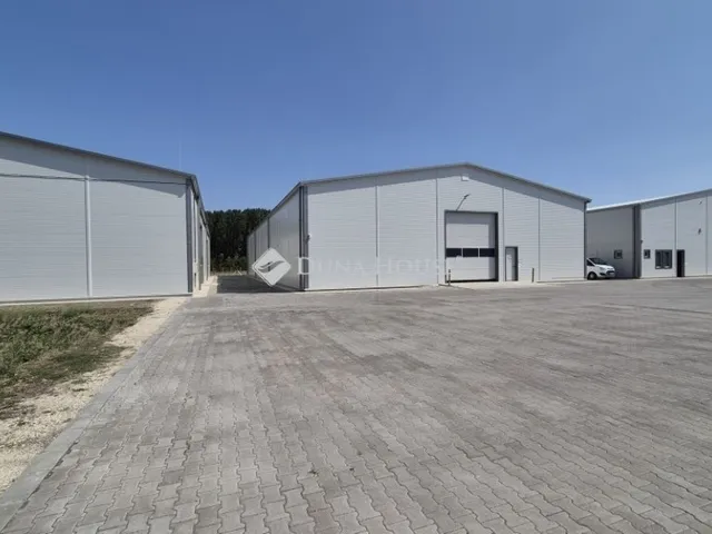 Eladó kereskedelmi és ipari ingatlan Helvécia 3708 nm