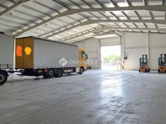 Eladó kereskedelmi és ipari ingatlan Helvécia 3708 nm