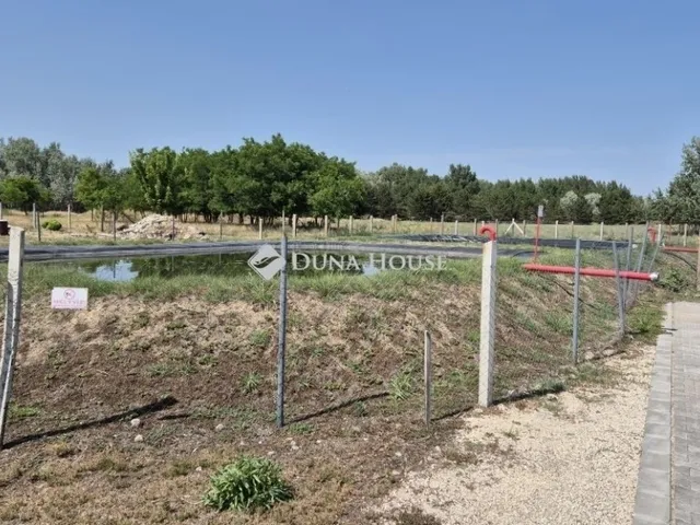 Eladó kereskedelmi és ipari ingatlan Helvécia 3708 nm