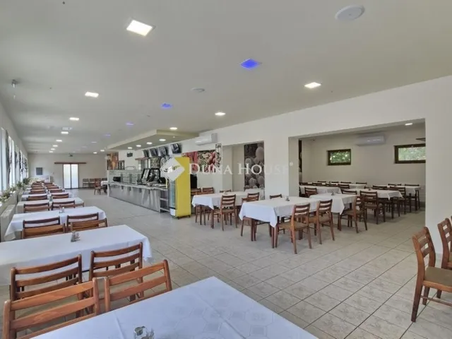 Eladó kereskedelmi és ipari ingatlan Kecskemét 279 nm