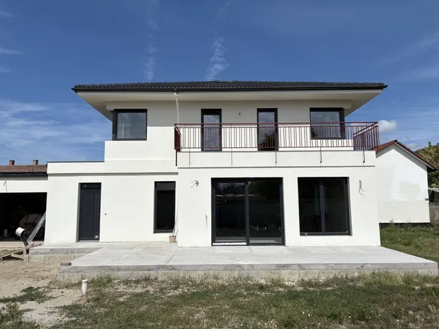 Eladó ház Kecskemét, Petőfiváros 195 nm