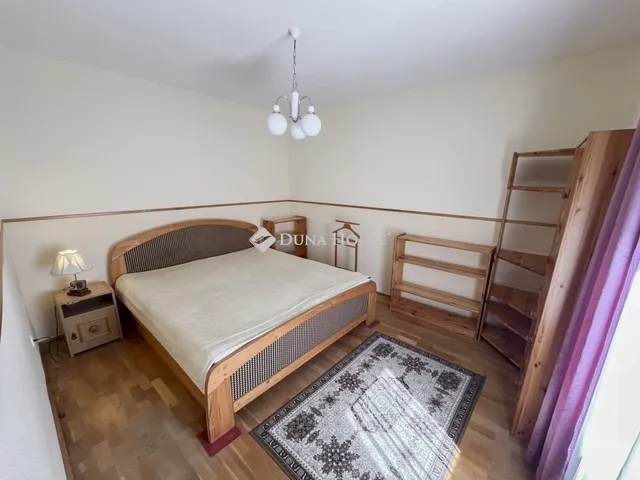 Eladó ház Kecskemét, Hunyadiváros 218 nm